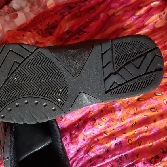 Size 9 Shoe corp Blk Shoes - Picture 3 of 5